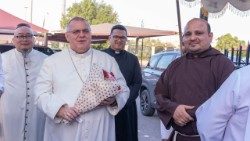 Il vescovo Berardi in visita pastorale - foto archivio