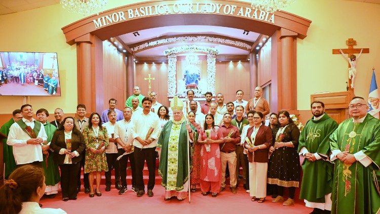 Visita pastorale del vescovo Berardi nella basilica di Nostra Signora di Arabia in Kuwait