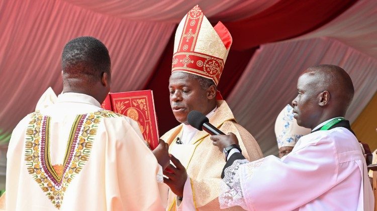Arkivyskupas G. J. Mwasikwabhila Nyaisonga