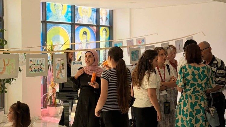 Изложба на детски рисунки за честването на Световния ден на бежанеца в Пловдив