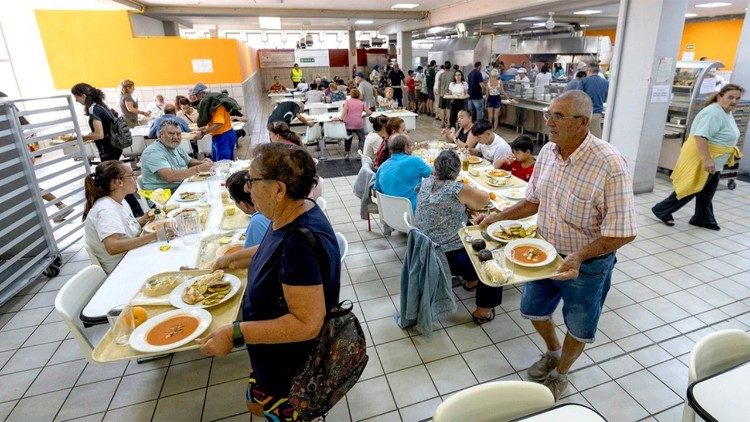 Algunas familias desplazadas en uno de los centros 
