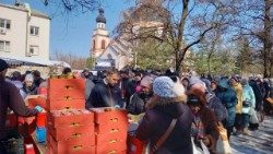 Отець Мачєй Ковальскі під час гуманітарної місії до Запоріжжя (фото з архіву трінітаріїв)