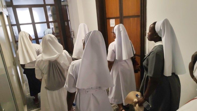 Wata wa CPS wakitembelea Radio Vatican