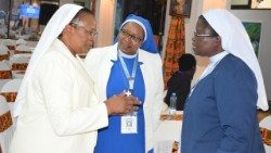 2026.07.31  Sr. Jane Wakahiu,LSOSF, PhD,wakibadilishana mawazo na masisita wengine wakati wa Kongamano la Kwanza la Wanasheria Watawa Katoliki barani Afrika 30-31 Julai 2026.