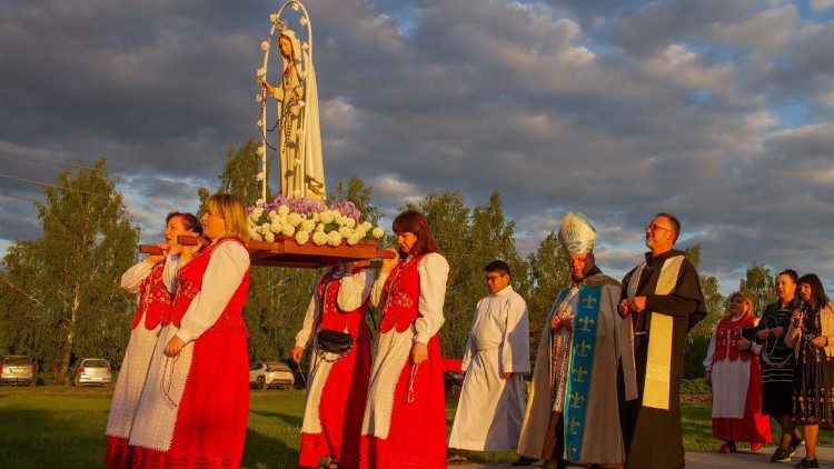 Фатімський молебень у Марійському санктуарії на Хмельниччині, яким опікуються францисканці конвентуальні