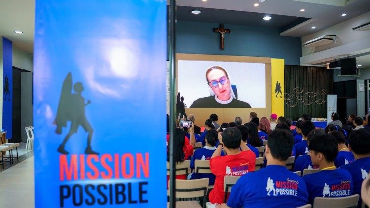 Sister Nina Benedikta Krapić, MVZ, Deputy Director of the Holy See Press Office, praised the students for viewing innovation through the lens of human care. (Photo by Catholic Social Commmunications of Thailand)