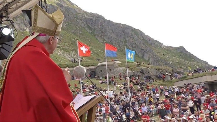 1.-August-Messe auf dem Gott&shy;hard