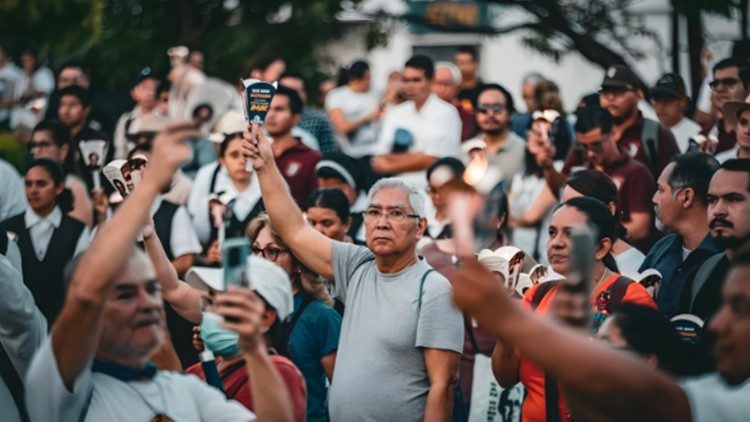 IX caminata en honor a san Romero