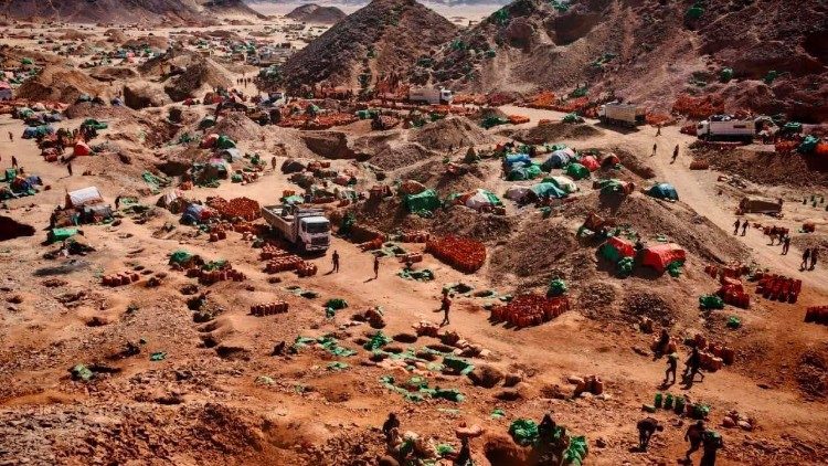 Atividade de minera&ccedil;&atilde;o na &aacute;rea de Jebel Amerr, Darfur