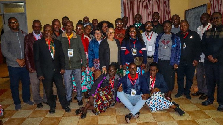 Cerca de 30 participantes no encontro de revitaliza&ccedil;&atilde;o da pastoral b&iacute;blica, no Centro Polivalente de Marera