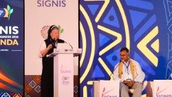 Palestrantes do painel "Sinodalidade: um modelo para a convivência pacífica e o desenvolvimento social": irmã Marie Kolbe Zamora, pe. Victor Vijay Lobo