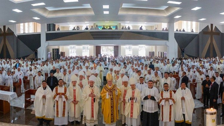 O secretário de Estado da Santa Sé no Santuário Arquidiocesano de Mixco, na Guatemala, durante o Encontro Nacional de Sacerdotes