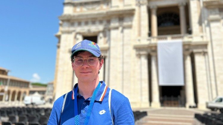 Francesco, 25, aus S&uuml;dtirol, vor der Basilika Santa Maria degli Angeli