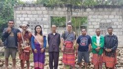 Albertus Gregory Tan, pendiri Vinea Dei, bersama gerakan Jala Kasih telah membantu pembangunan 219 gereja dan kapel di berbagai komunitas Katolik terpencil di Indonesia.