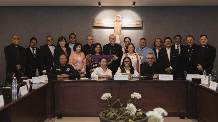 Il cardinale con i rappresentanti del Dialogo Nazionale per la Pace in Messico