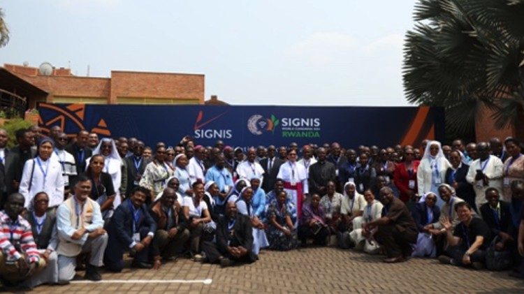 Participants in the SIGNIS World Congress and Assembly of Delegates 2026, including priests, women religious, lay faithful, journalists and communicators from different countries.