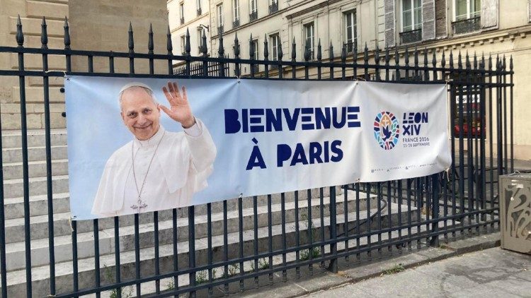 In Paris sieht man erste Willkommensbanner
