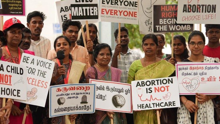 Participants hold placards affirming the dignity of life. Photo credits: Seon Jose