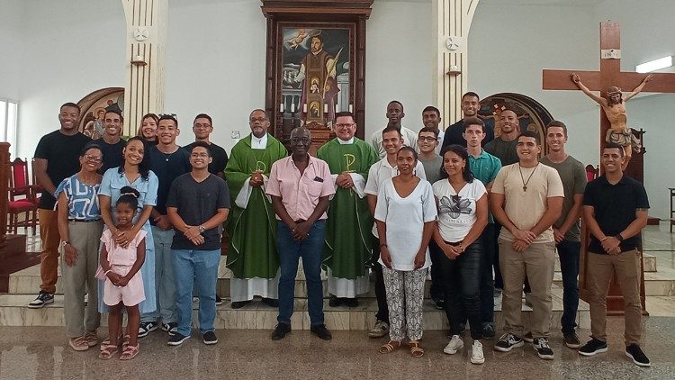 Imagem relativa &agrave; Missa na Igreja paroquial de S&atilde;o Vicente, no Mindelo