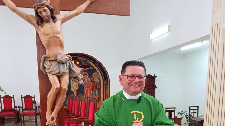 O Padre Alexandre Maio foi entrevistado pela R&aacute;dio Nova de Maria, no Mindelo