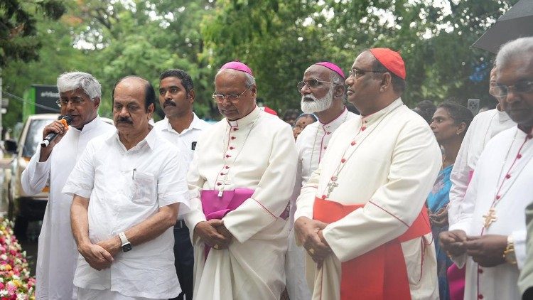 Church leaders and dignitaries pause for a moment of reflection..  Photo: Seon Jose