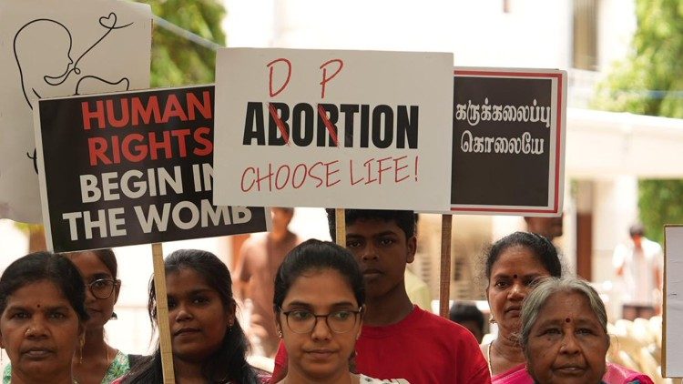 Young participants and elder faithful stand together bearing signs in English and Tamil, including "Choose Life!" and "கருக்கலைப்பு கொலையே" (Abortion is Murder). Photo: Seon Jose