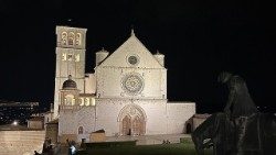basilica-di-san-francesco-d-assisi-veduta-notturna.jpeg