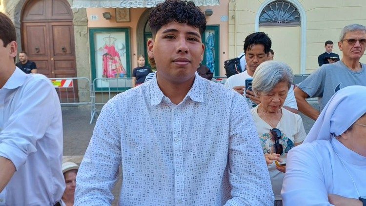 Matias, da Santiago del CIle, aspetta il Papa a piazza della Libert&agrave; dalle 5 del mattino. 