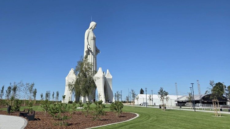 La statue monumentale &laquo; Notre-Dame de la Mis&eacute;ricorde &raquo; consacr&eacute;e le 15 ao&ucirc;t 2026 &agrave; Konoyopied, en Pologne.