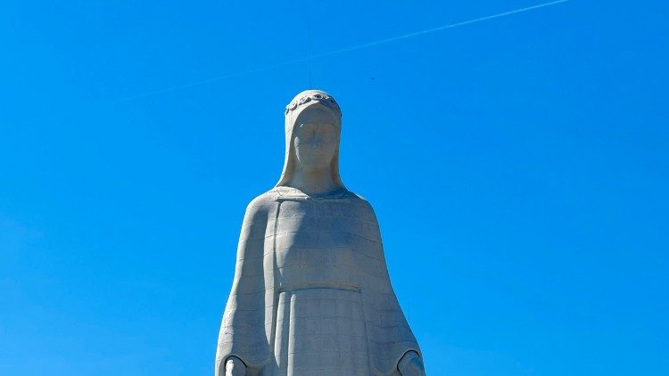 Un dettaglio della statua