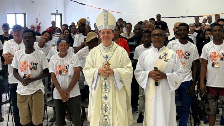 Dom Dirceu Medeiros, bispo da diocese de Cama&ccedil;ari/BA celebrou a missa de encerramento