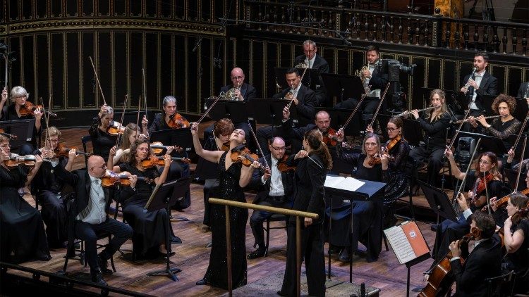 2026.08.19 Orchestra sinfonica della Radio Ungherese con Delyana Lazarova sul podio e Lilia Pocitari al violino