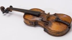 Un piccolo violino suonato da Mozart bambino