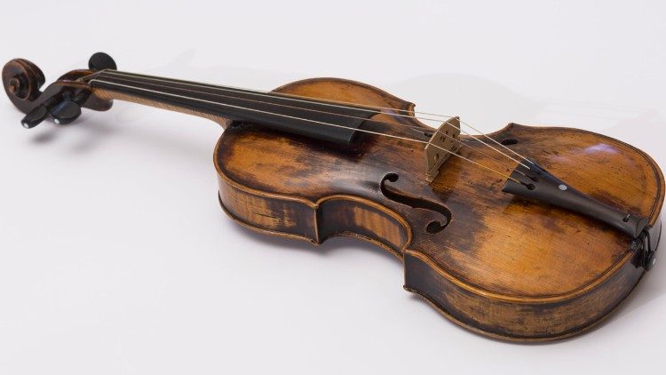 Un piccolo violino suonato da Mozart bambino
