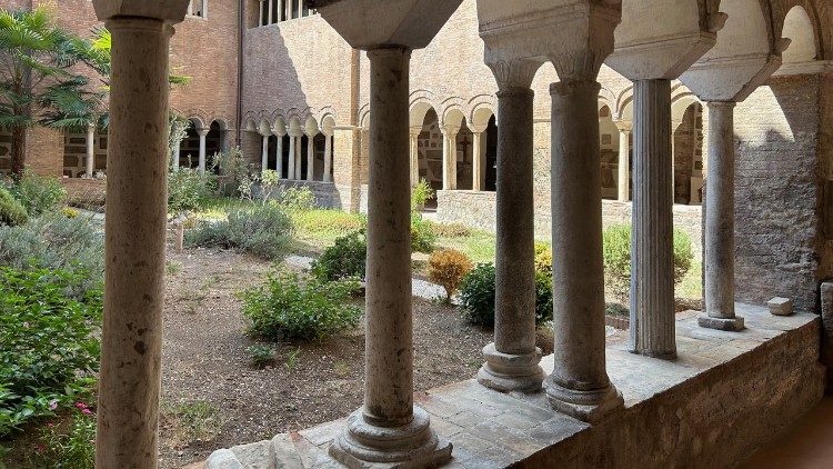 Il chiostro di San Lorenzo fuori le mura - © Paolo Ondarza - Vatican News