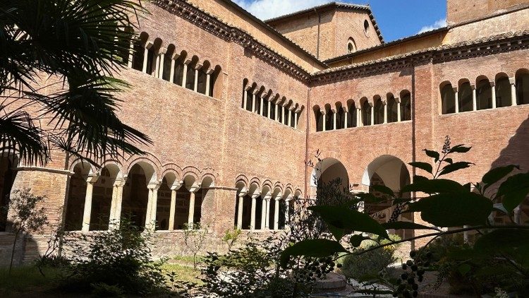 Il chiostro di San Lorenzo fuori le mura - © Paolo Ondarza - Vatican News
