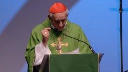 Il cardinale Matteo Zuppi presiede la Messa al Meeting di Rimini