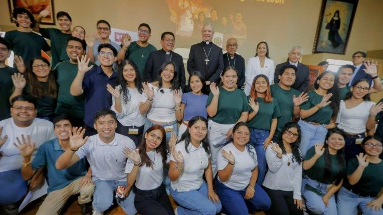 Chicos voluntarios Amigos de Le&oacute;n