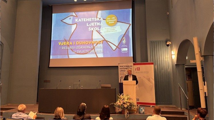 Nadbiskup Đuro Hranić na otvorenju KLJŠ u Zagrebu (Foto: Marinela Blažutić)