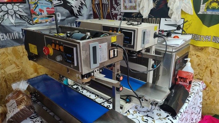 Food packaging equipment