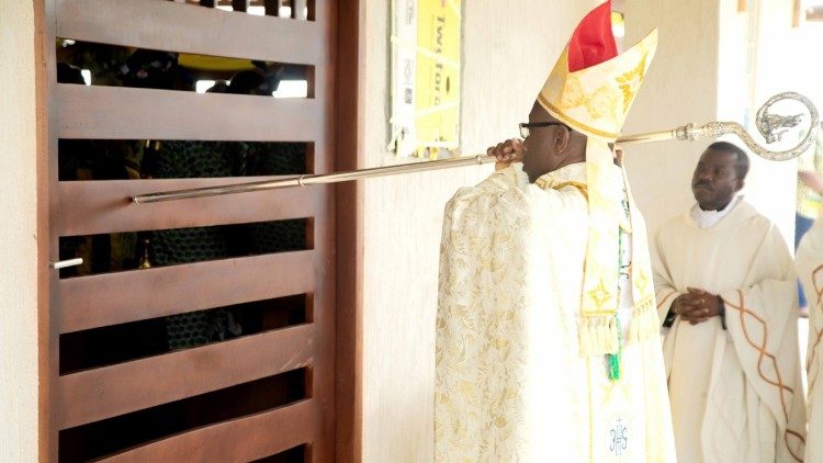 Dédicace de l’église paroissiale Saint-Étienne par Mgr Jean-Salomon Lezoutié, évêque de Yopougon