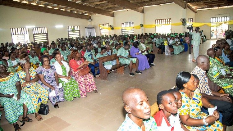 C&ocirc;te d’Ivoire : centenaire d'évangélisation de Songon Dagbé dans le dioc&egrave;se de Yopougon _ Pendant la c&eacute;l&eacute;bration de la messe