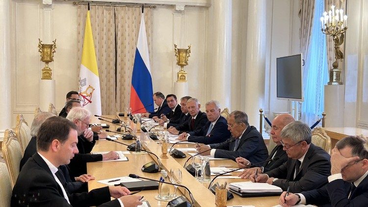 Дэлегацыі Расійскай Федэрацыі і Святога Пасада падчас сустрэчы ў Міністэрстве замежных спраў РФ