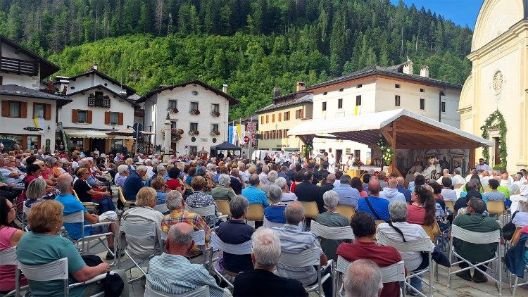 La messa celebrata a Canale d'Agordo, paese natale del Beato Albino Luciani