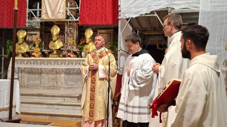 Il cardinale Rolandas Makrickas nella basilica di Sant'Agostino in Campo Marzio