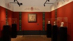 Allestimento della mostra "Ercolano. L'arte di vivere". Sezione Vino e Bacco.
