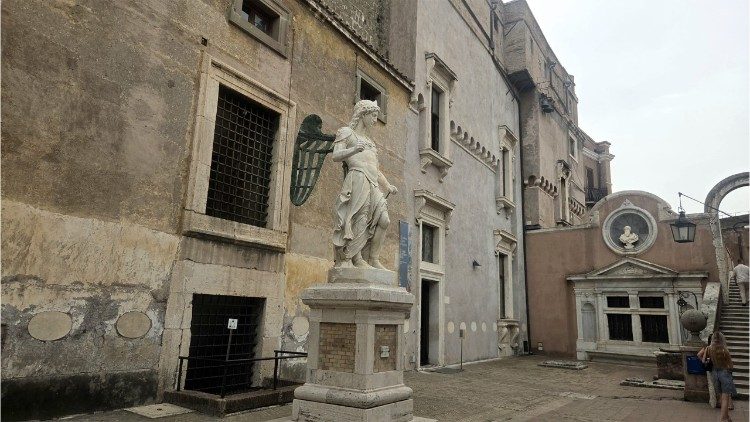 Ingresso alla mostra a Castel Sant'Angelo. 