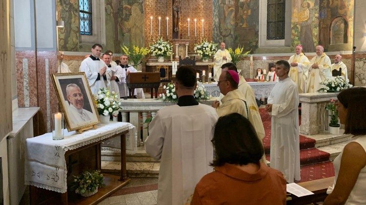 La messa celebrata nella chiesa del Santissimo Redentore di Bucarest 