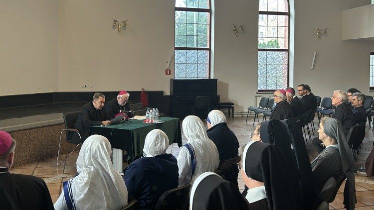 L'incontro di monsignor Gallagher con i religiosi e le religiose a Mosca