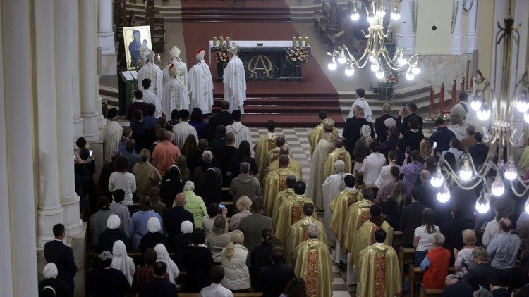 La messa solenne nella cattedrale dell'Immacolata Concezione a Mosca